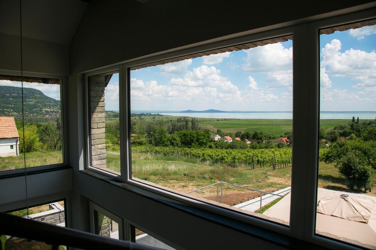 Panorama & Vino Szigliget Villa Bagian luar foto