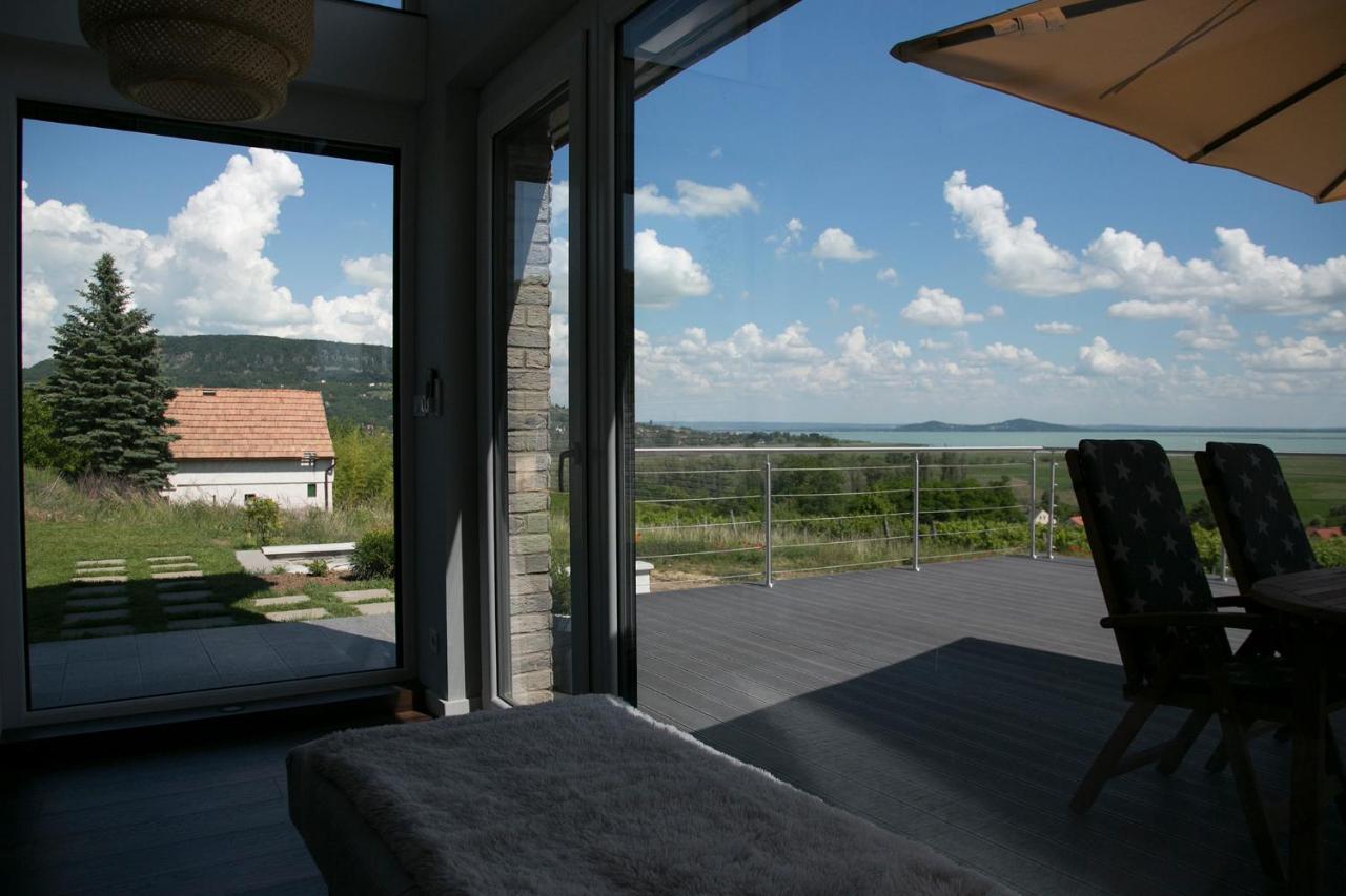 Panorama & Vino Szigliget Villa Bagian luar foto